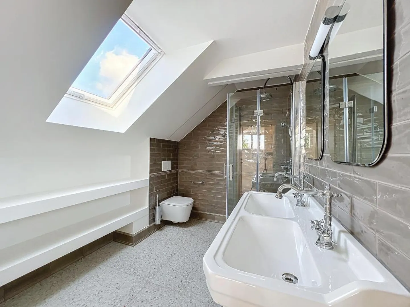 Beautifully Fully Renovated Townhouse - Photo 11 of 13