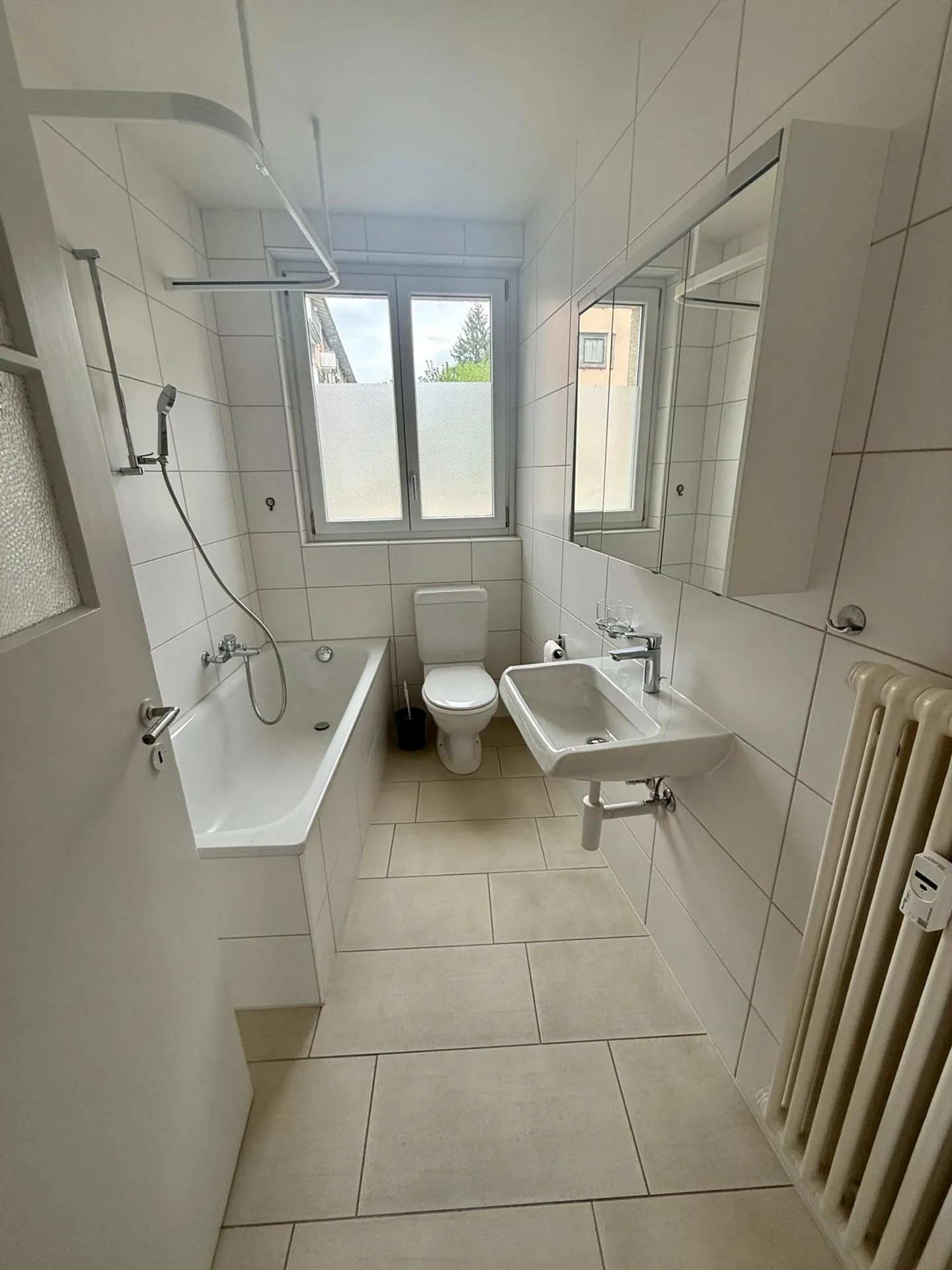 Renovated 3.5-room apartment - Photo 2 of 5