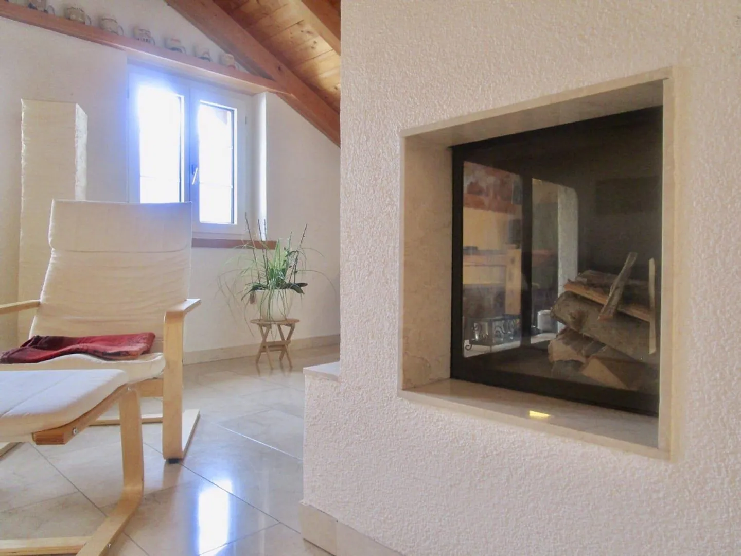 Incantevole appartamento mansardato di 3,5 locali con camino e balcone - Foto 7 di 11