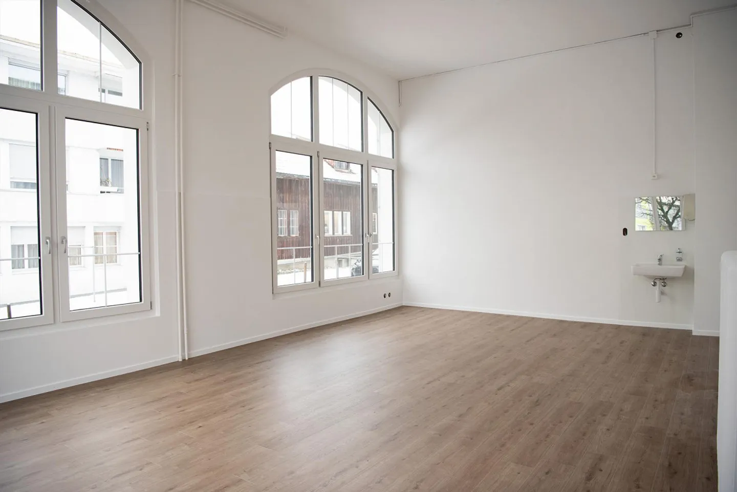 Espace commercial fraîchement rénové avec un charme particulier - Photo 4 sur 6