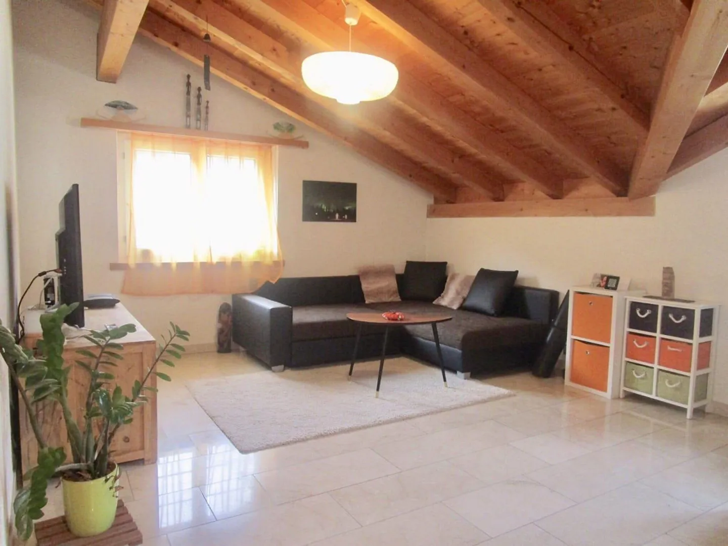 Incantevole appartamento mansardato di 3,5 locali con camino e balcone - Foto 8 di 11