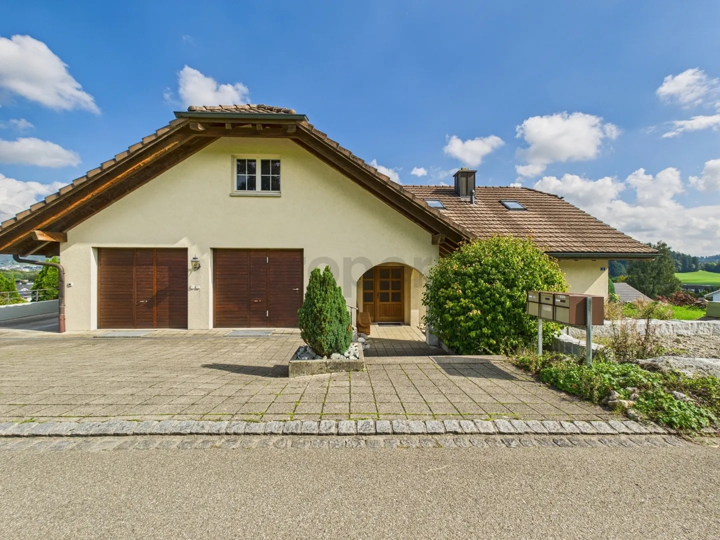 Charmante 2.5-Zimmer-Wohnung in ruhiger und zentraler Lage in Busswil - Foto 10 von 11