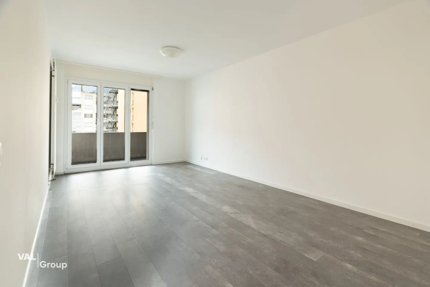 Modern 2.5-Room Apartment in Visp - Photo 2 of 10