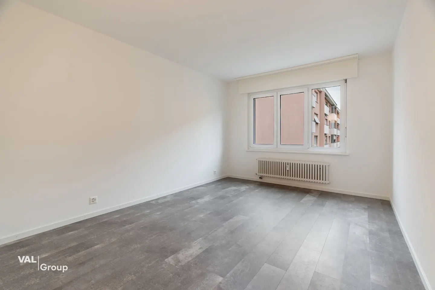 Modern 2.5-Room Apartment in Visp - Photo 5 of 10