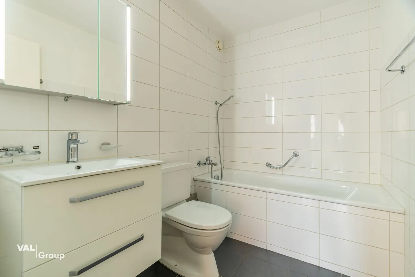 Modern 2.5-Room Apartment in Visp - Photo 6 of 10
