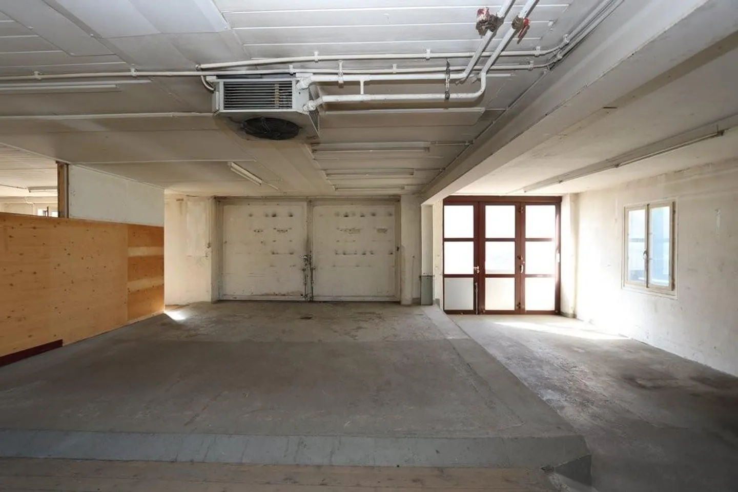 Espace commercial spacieux à louer - Photo 1 sur 6