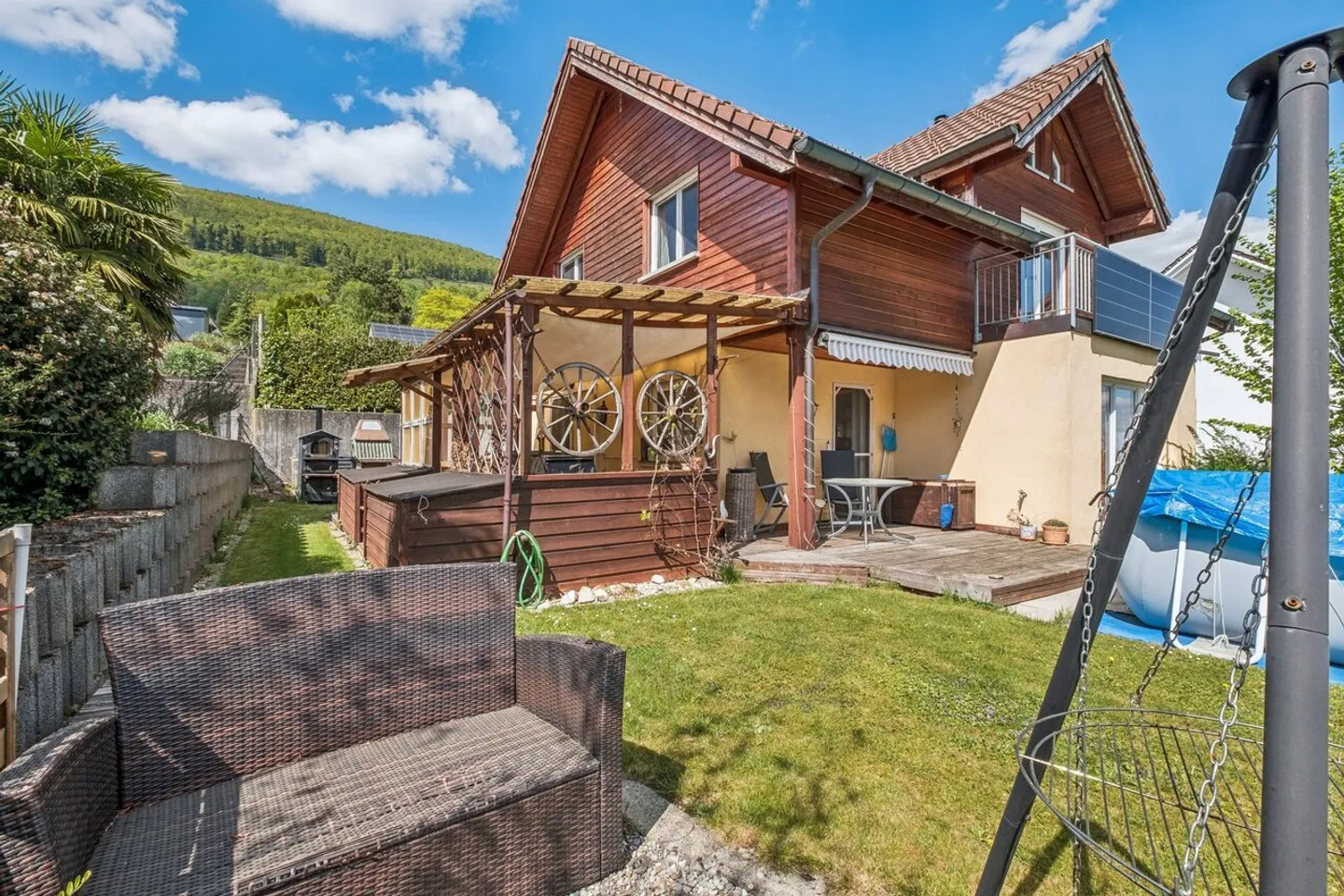 Bonheur familial avec vue et paradis de jardin - Photo 1 sur 13