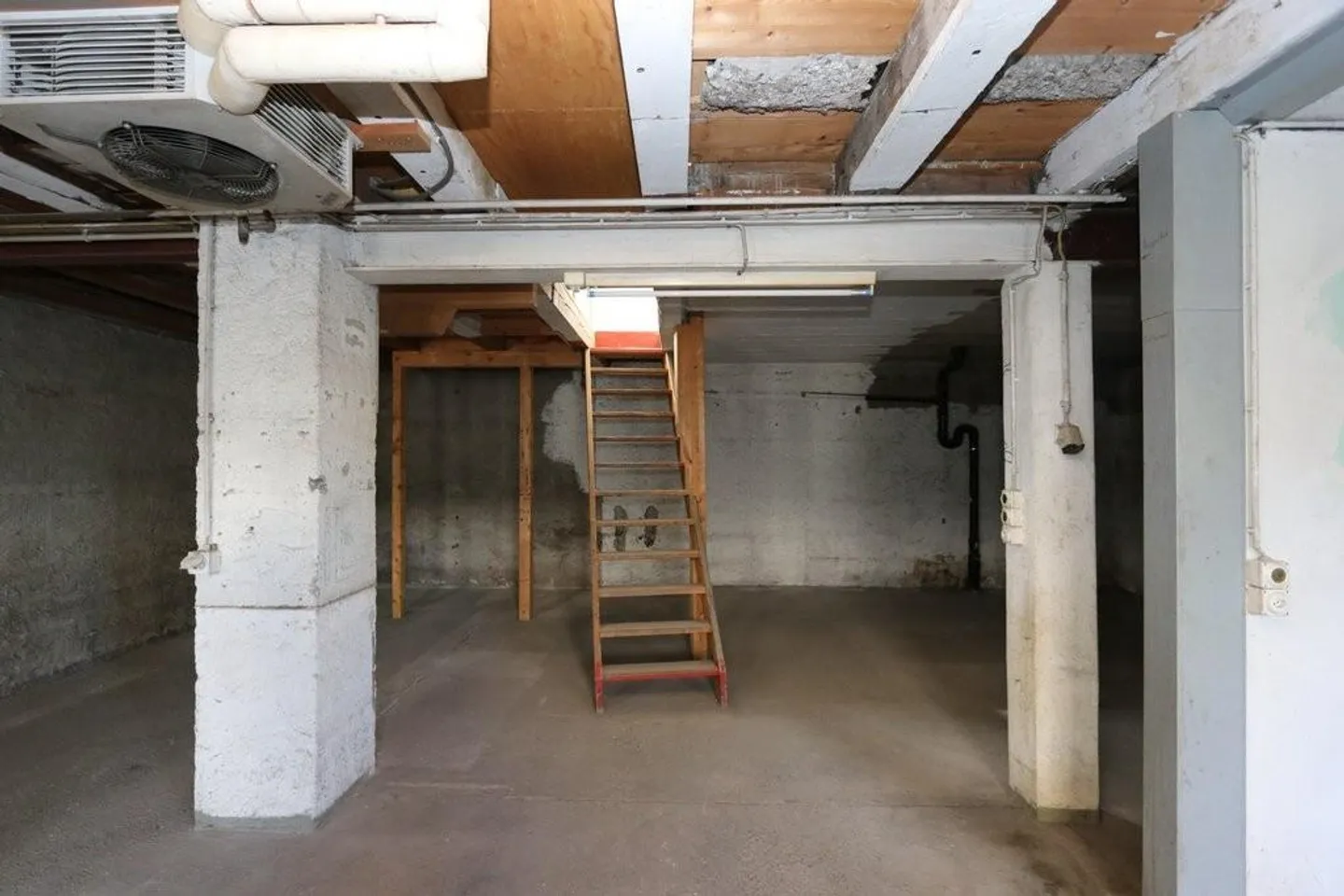 Espace commercial spacieux à louer - Photo 3 sur 6