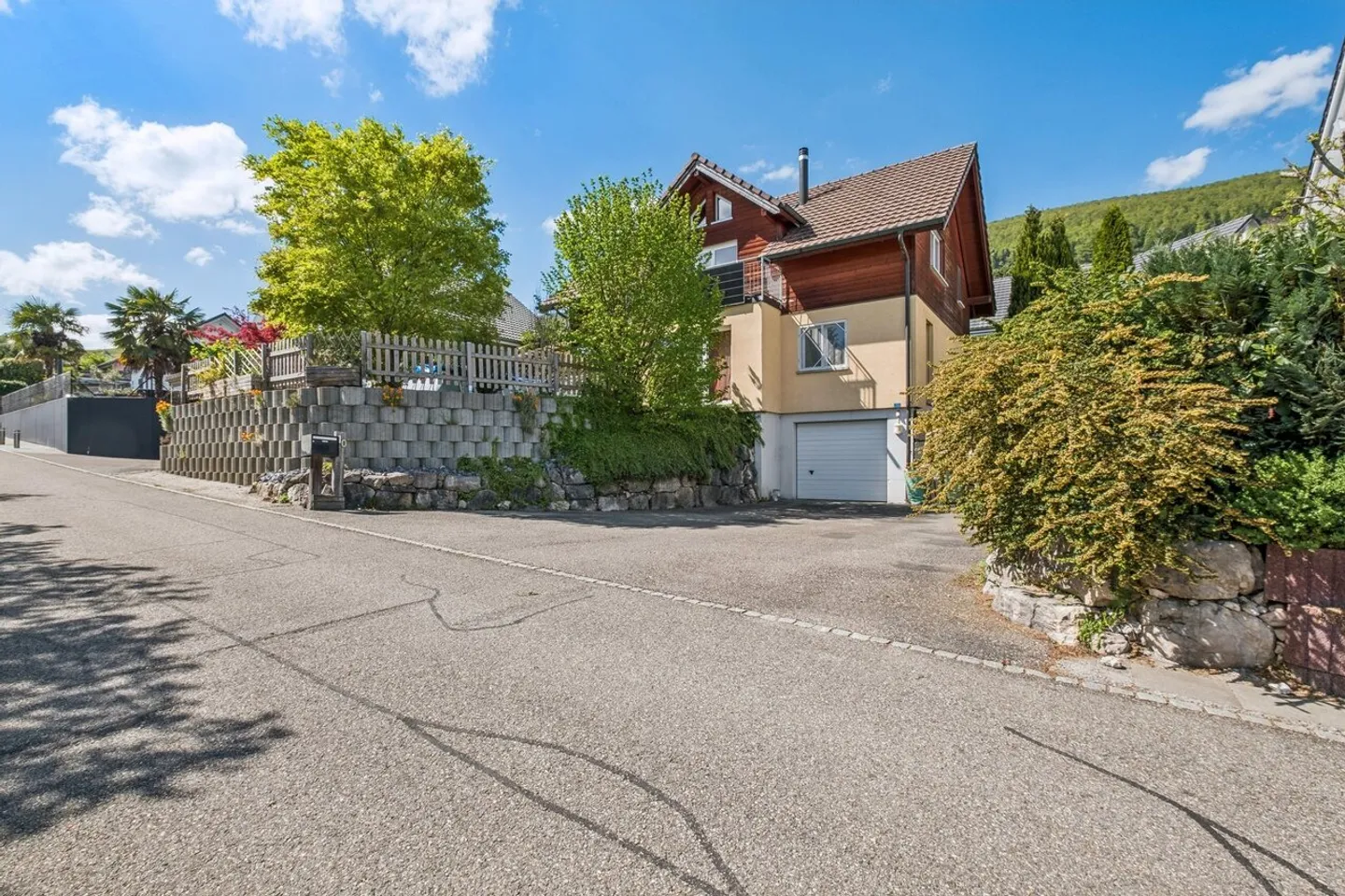 Bonheur familial avec vue et paradis de jardin - Photo 2 sur 13