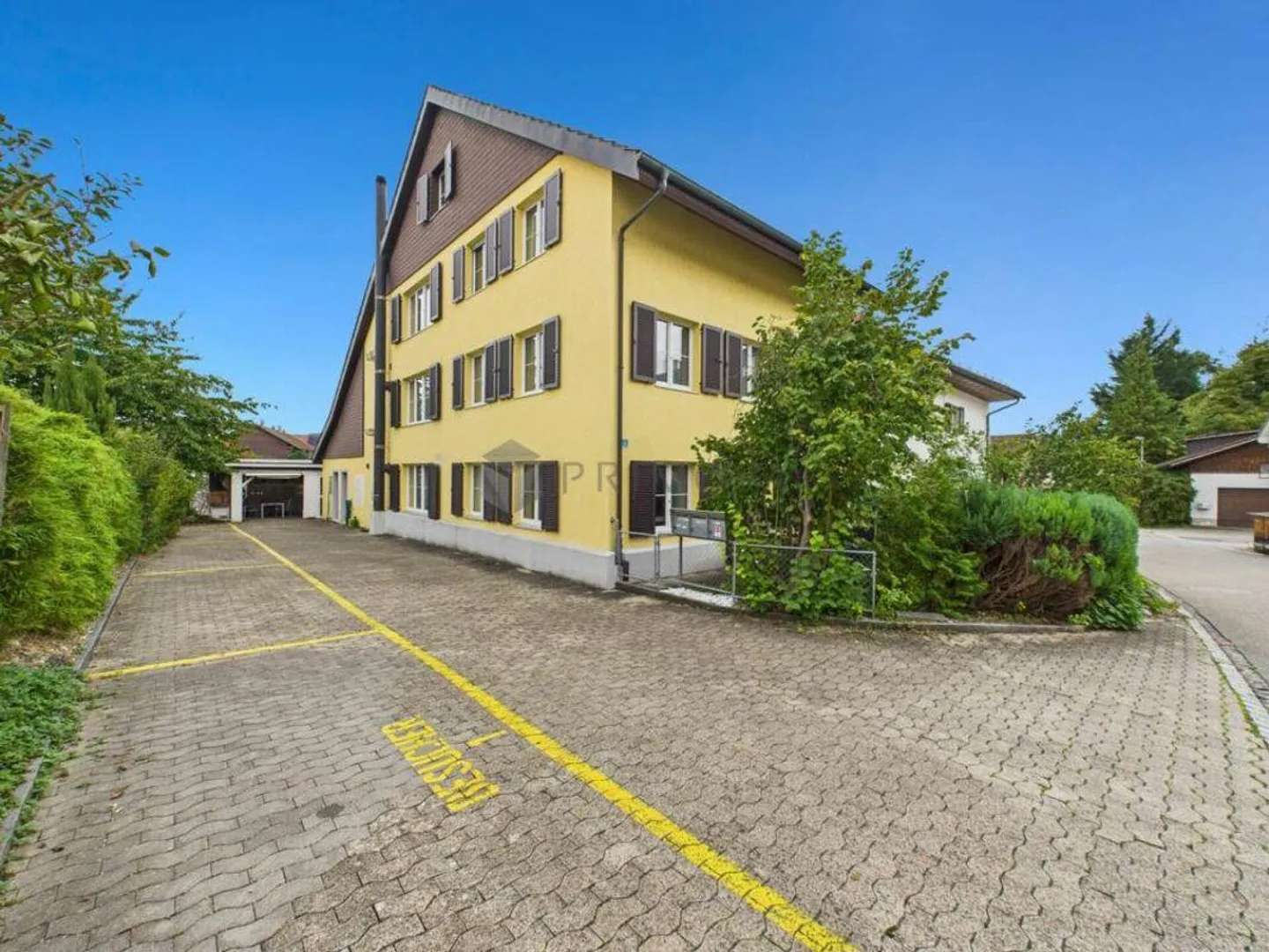 Casa plurifamiliare con 3 appartamenti ben curati a Sulz - Foto 1 di 12