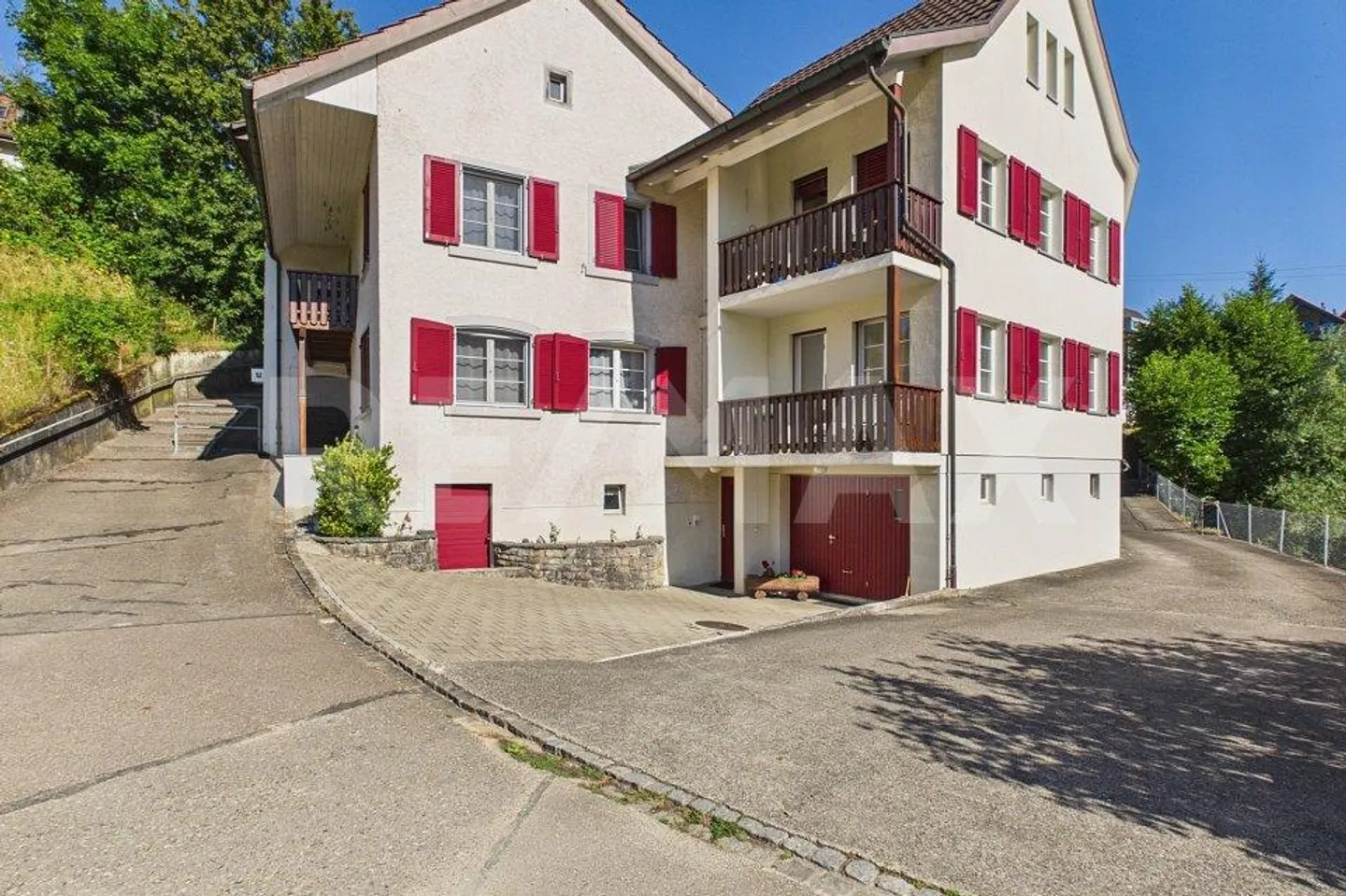 Attraktives Mehrfamilienhaus mit drei Wohneinheiten - Photo 1 sur 13