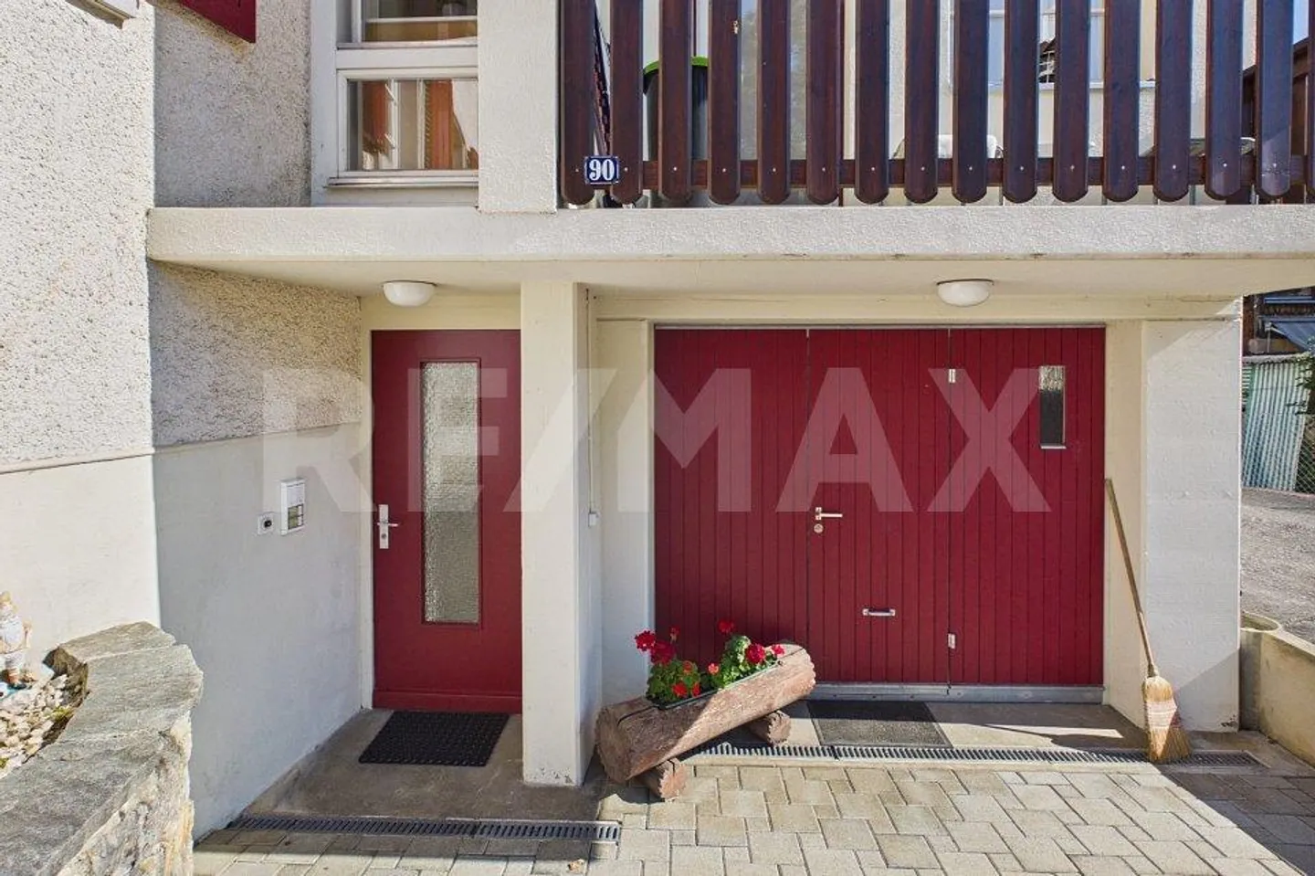 Attraktives Mehrfamilienhaus mit drei Wohneinheiten - Photo 2 sur 13