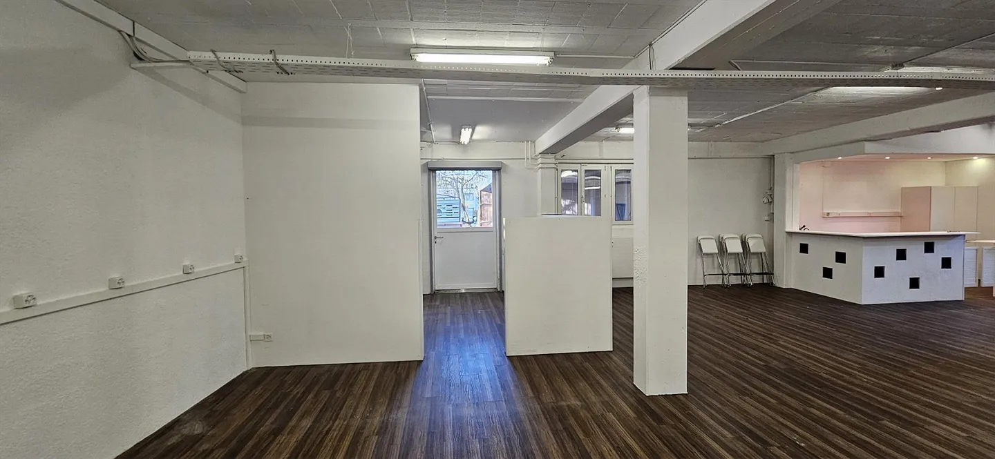 Gewerberaum beim Bahnhof - Teilflächen möglich - Besucher Parkplätze - Foto 7 von 9