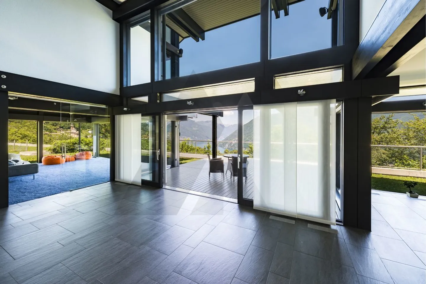 Villa moderne avec vue sur le lac - Photo 6 sur 15