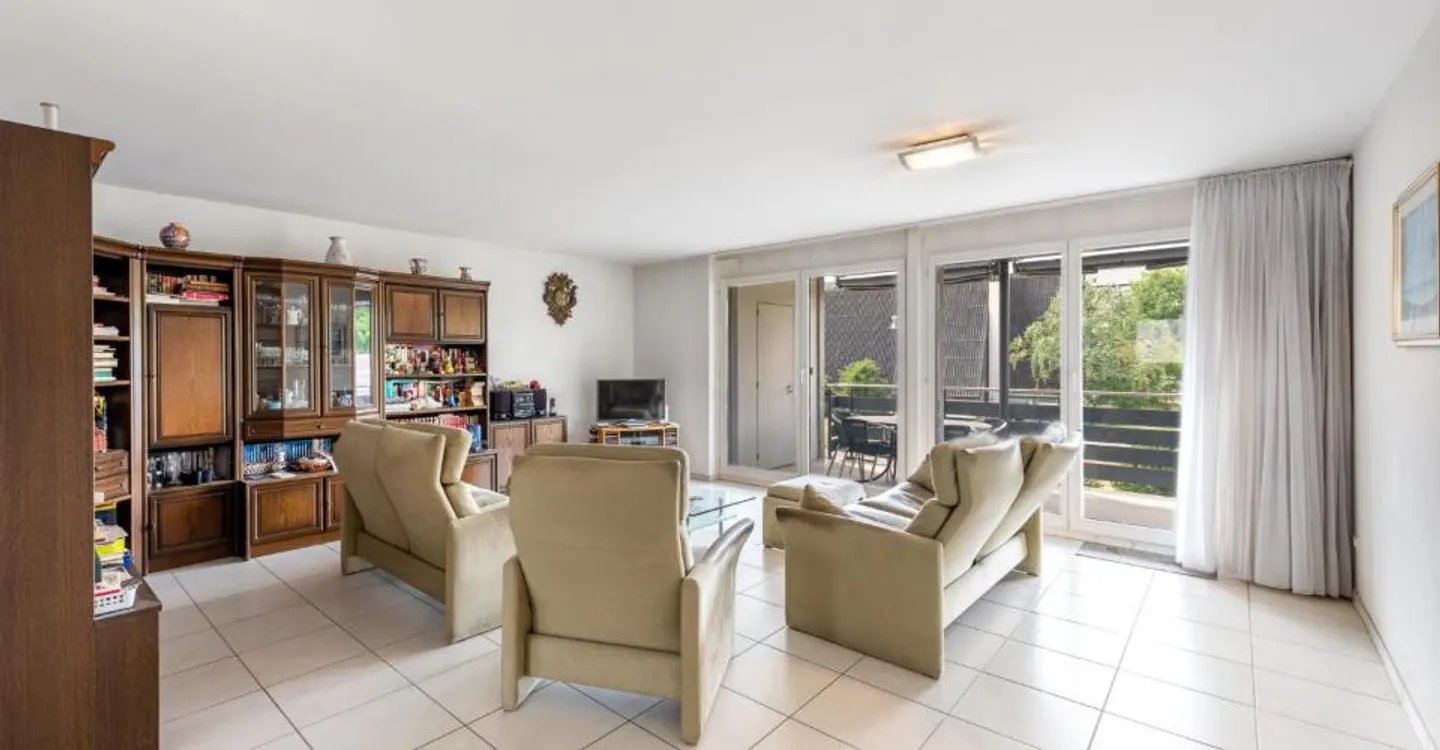 Spazioso appartamento di 4.5 locali con balcone soleggiato - Foto 3 di 12