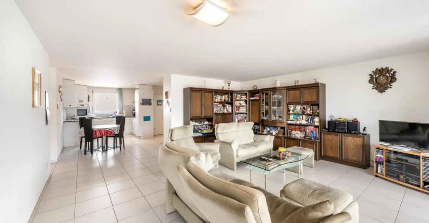 Spazioso appartamento di 4.5 locali con balcone soleggiato - Foto 4 di 12