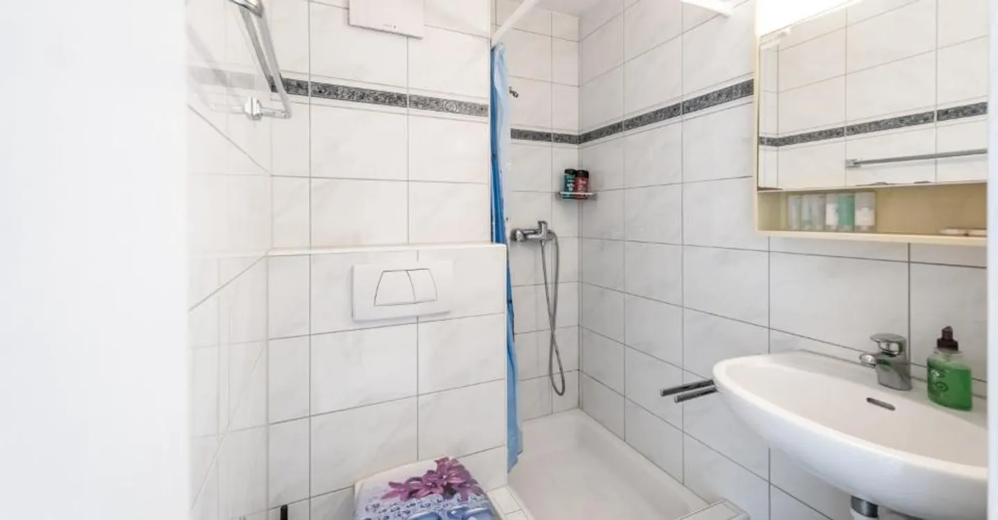 Spazioso appartamento di 4.5 locali con balcone soleggiato - Foto 7 di 12