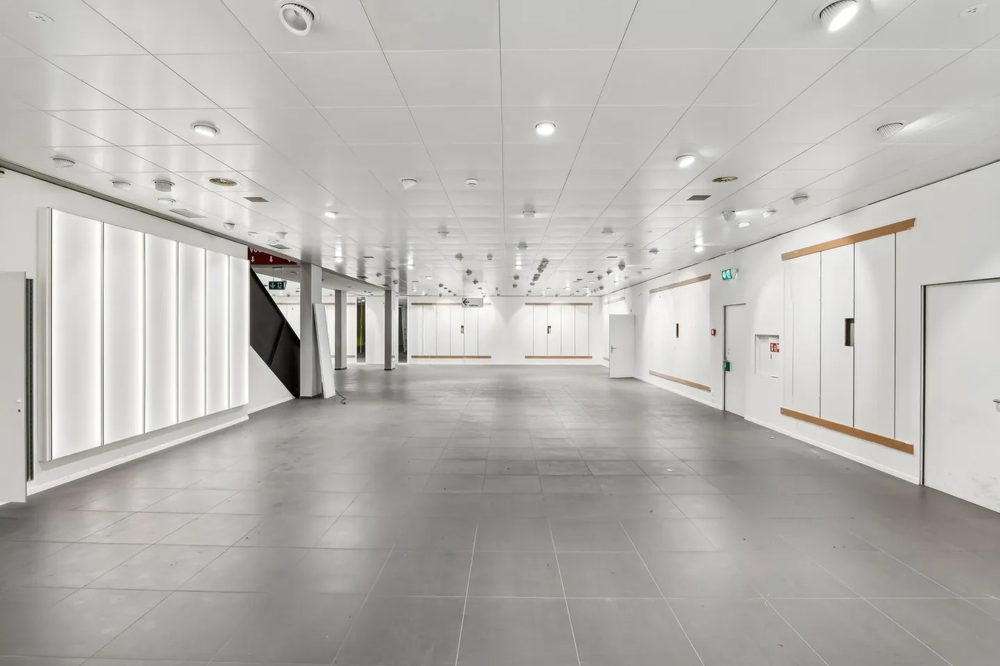 Your new 485 m² sales and storage space in the heart of Langnau i.E - Photo 3 of 7