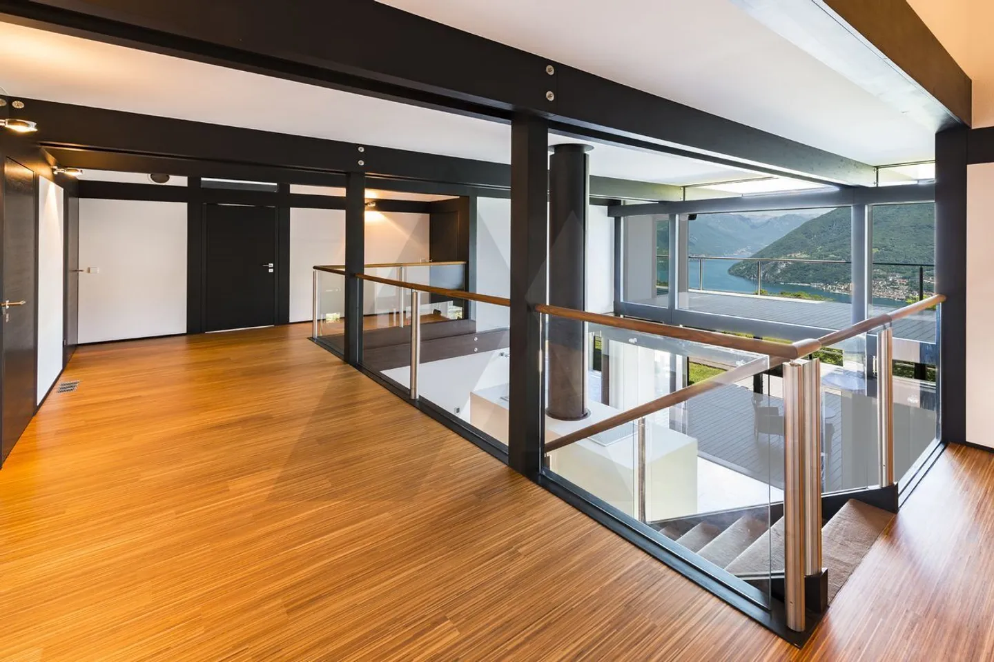 Villa moderne avec vue sur le lac - Photo 13 sur 15