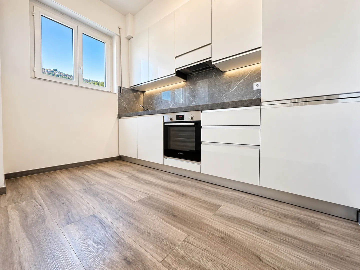 JUSQU'À 3 MOIS GRATUITS - Appartement moderne de 2,5 pièces à Chiasso - Photo 1 sur 7