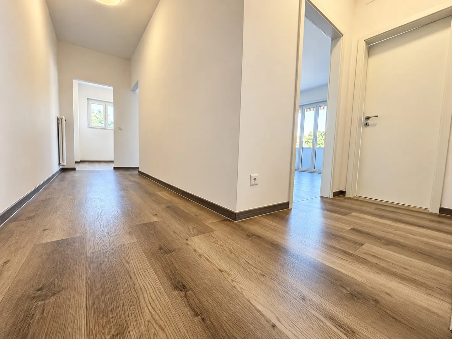 JUSQU'À 3 MOIS GRATUITS - Appartement moderne de 2,5 pièces à Chiasso - Photo 3 sur 7