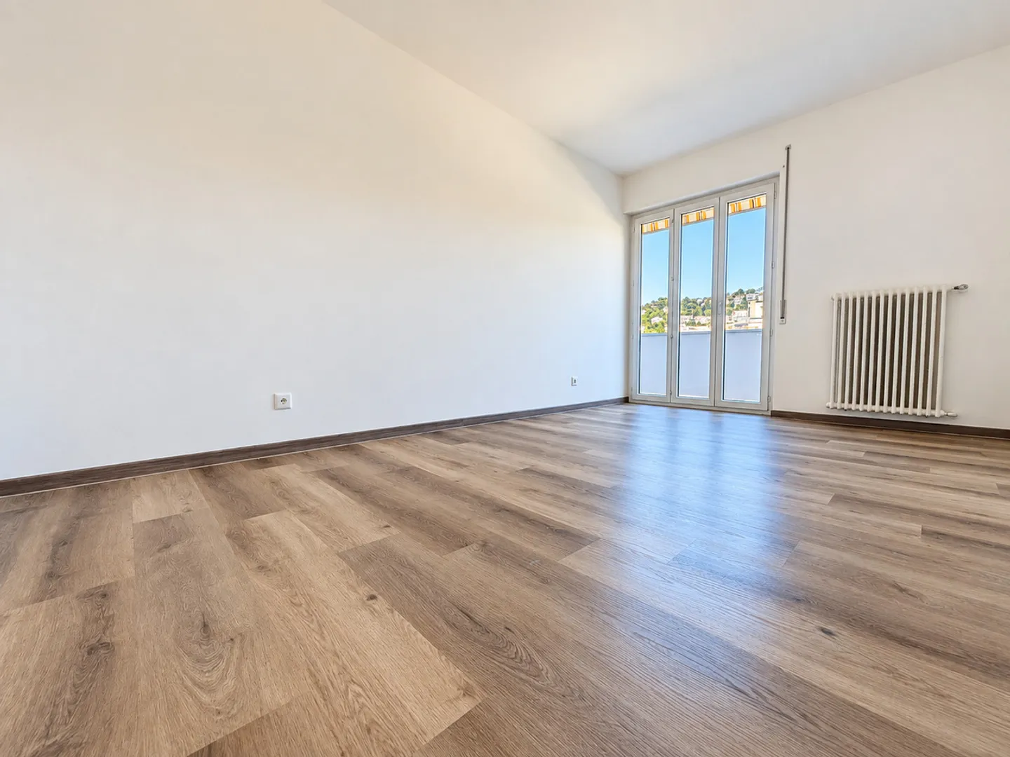 JUSQU'À 3 MOIS GRATUITS - Appartement moderne de 2,5 pièces à Chiasso - Photo 4 sur 7