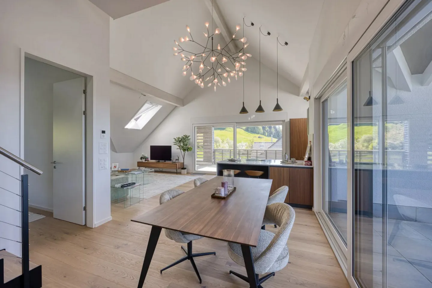 Appartement Design avec Vue sur le Lac - Photo 2 sur 12