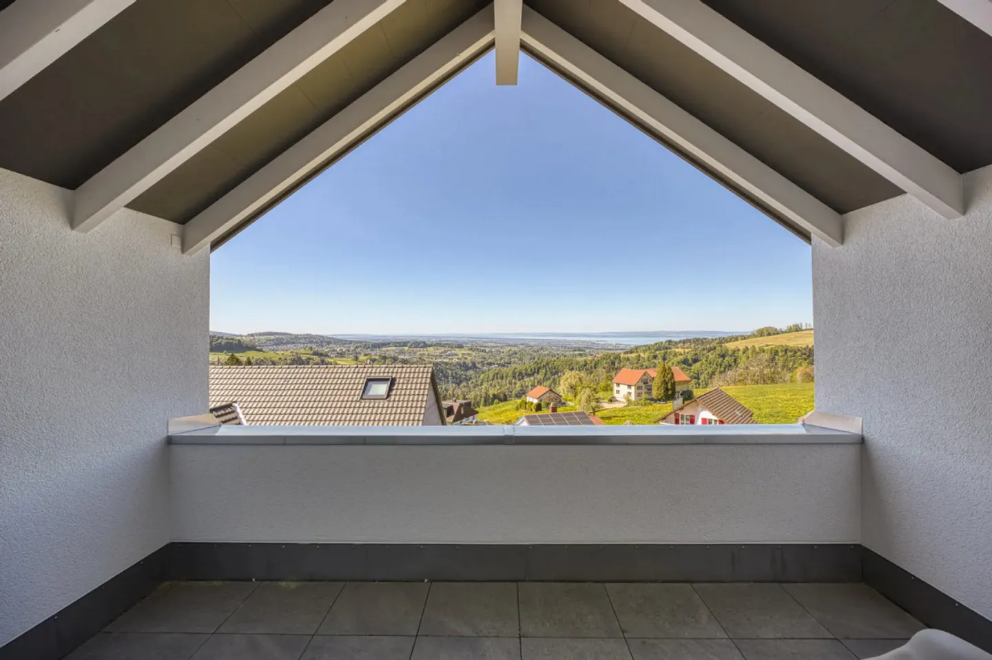 Appartement Design avec Vue sur le Lac - Photo 4 sur 12