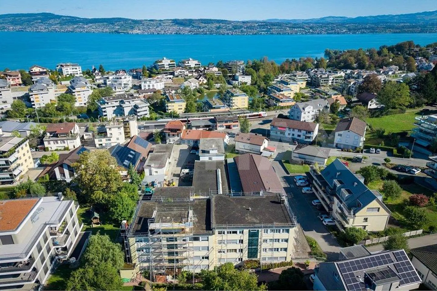Beautiful 4-room apartment with wonderful views of Lake Zurich - Photo 3 of 13
