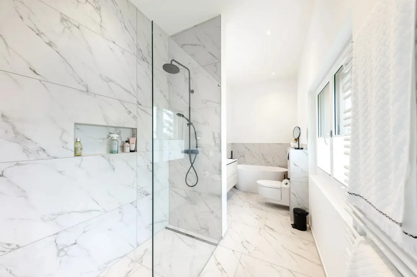 Appartement Design avec Vue sur le Lac - Photo 10 sur 12