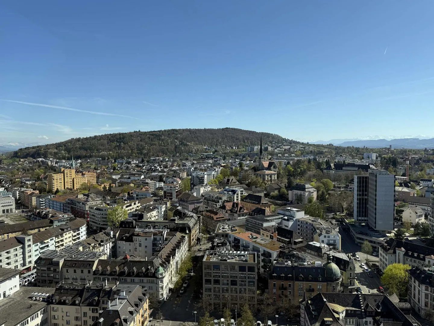 Appartement moderne avec vue spectaculaire - Photo 2 sur 9