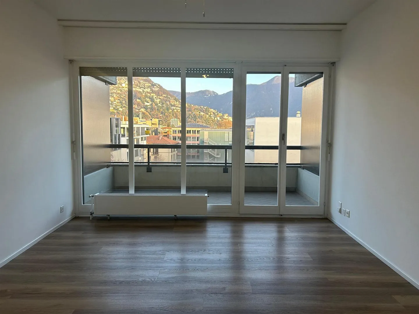 Bright studio on the 4th floor in the city center - Photo 4 of 9