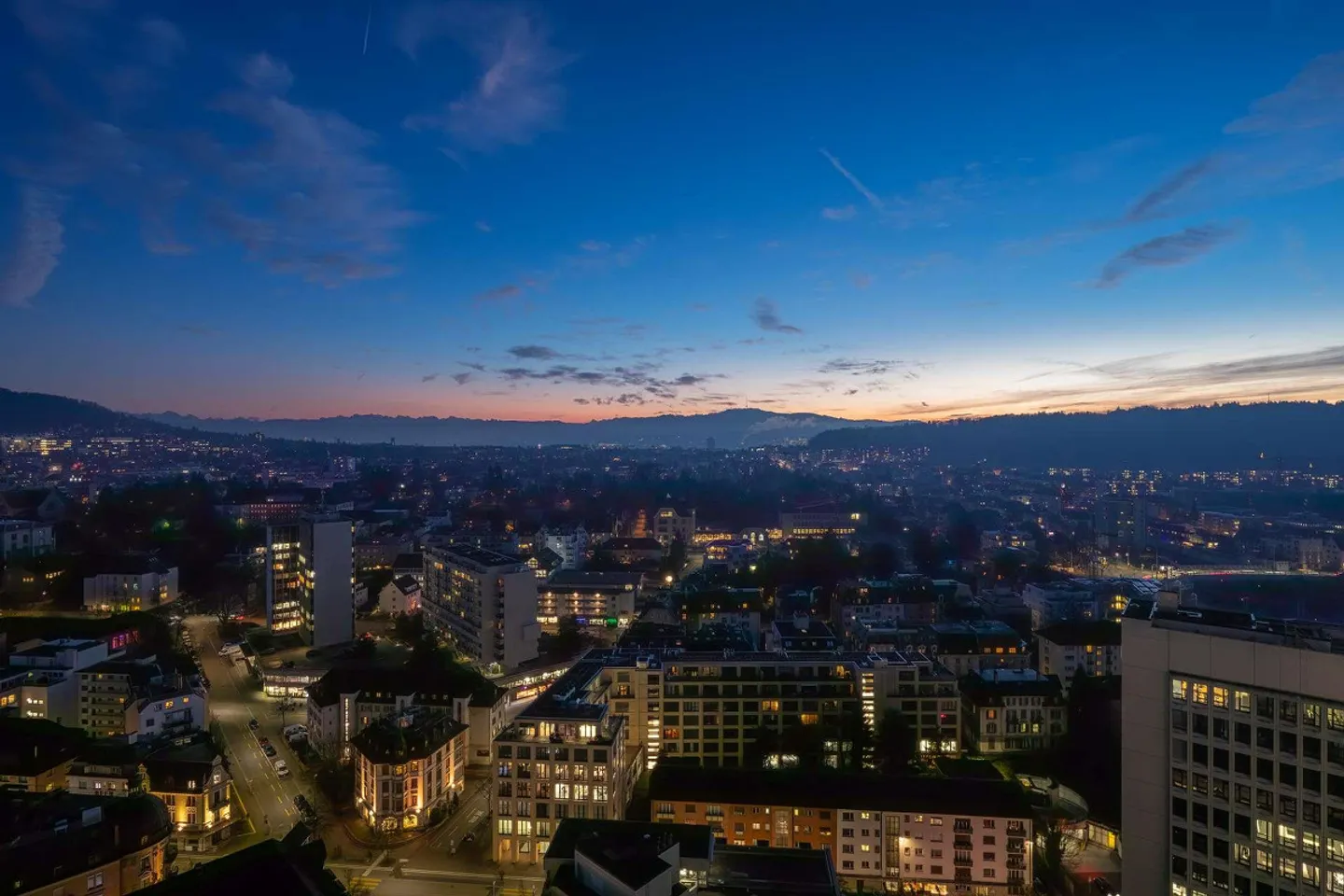 Appartement moderne avec vue spectaculaire - Photo 8 sur 9