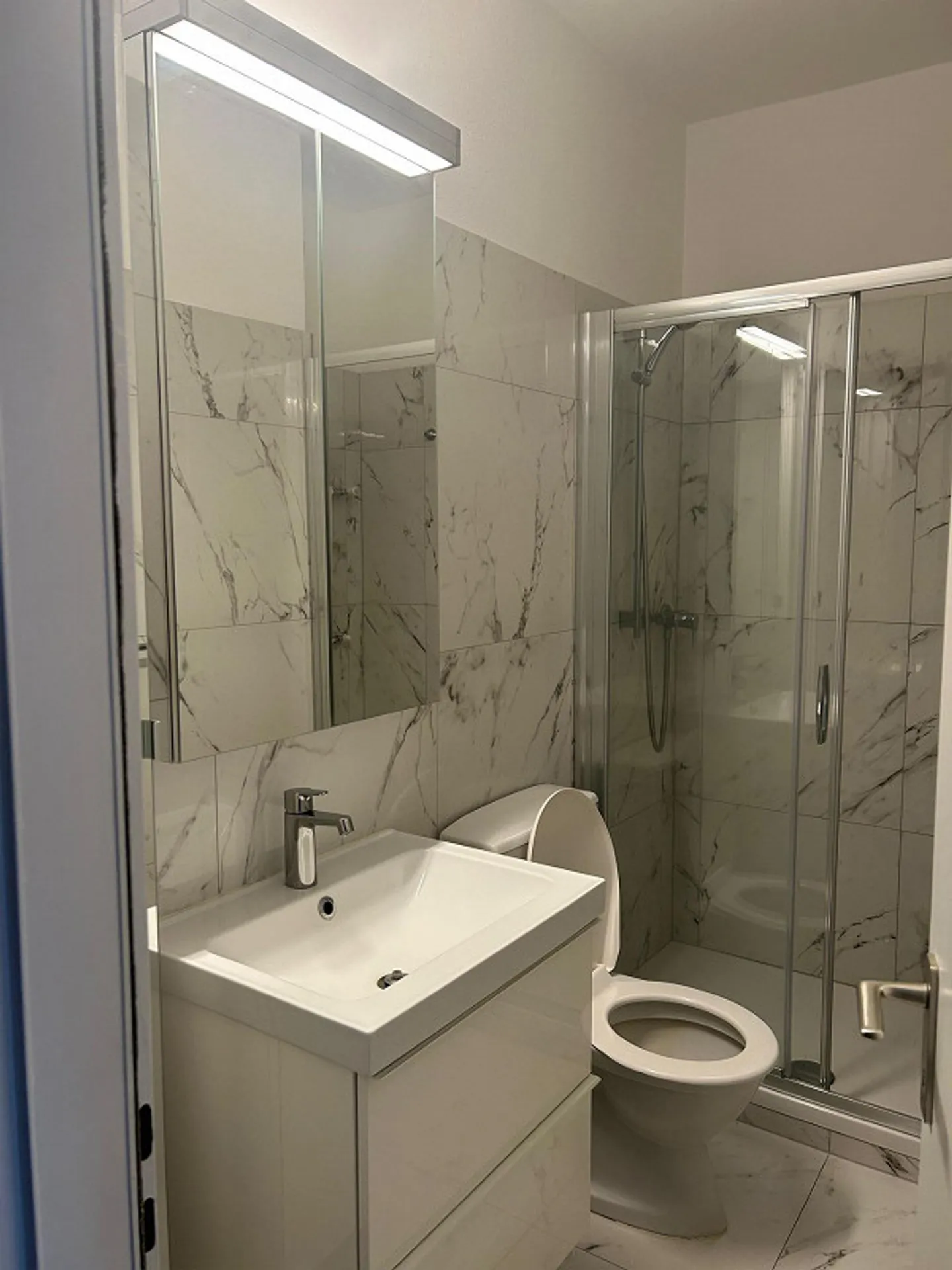 Bright studio on the 4th floor in the city center - Photo 6 of 9