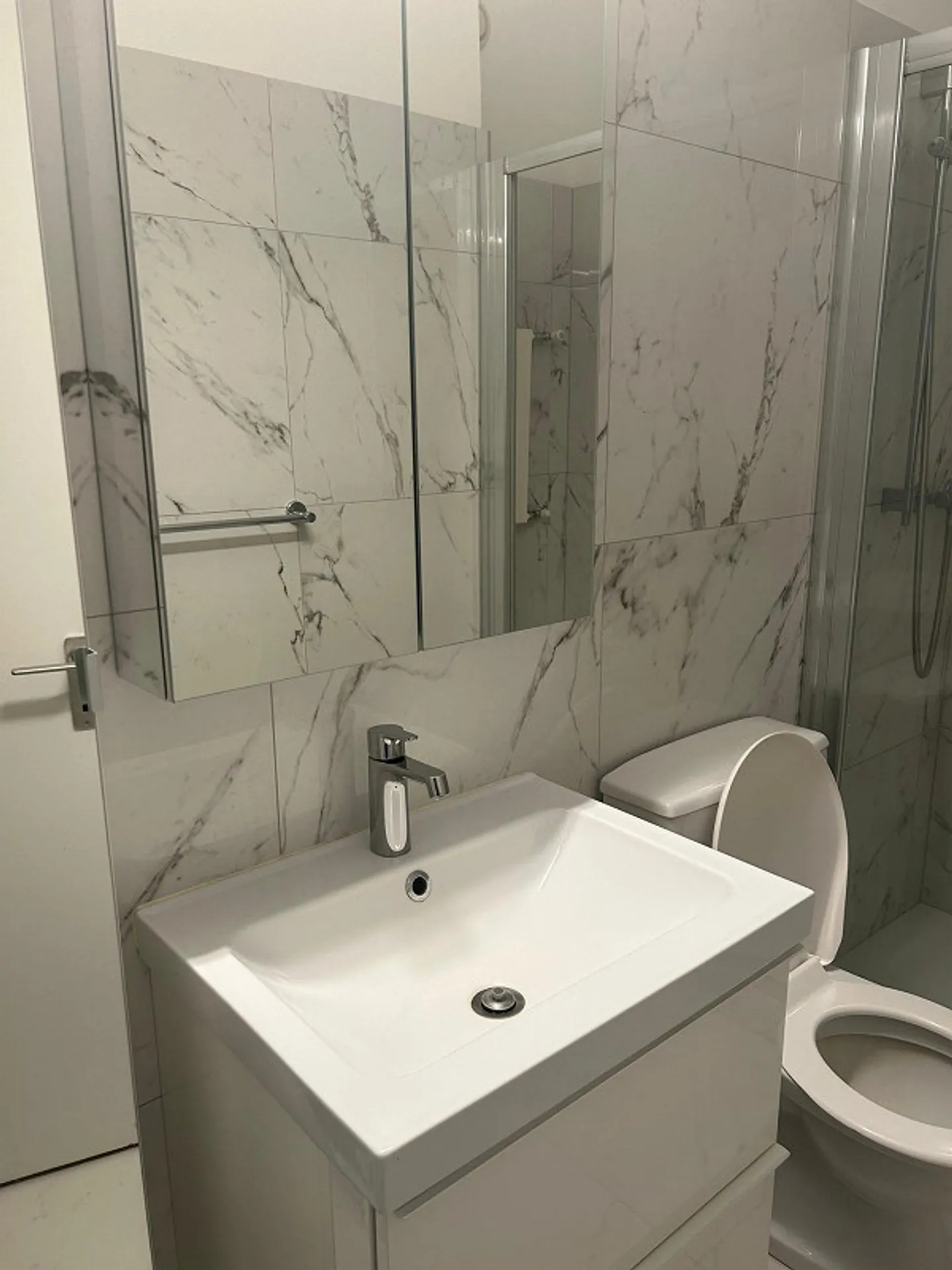 Bright studio on the 4th floor in the city center - Photo 8 of 9