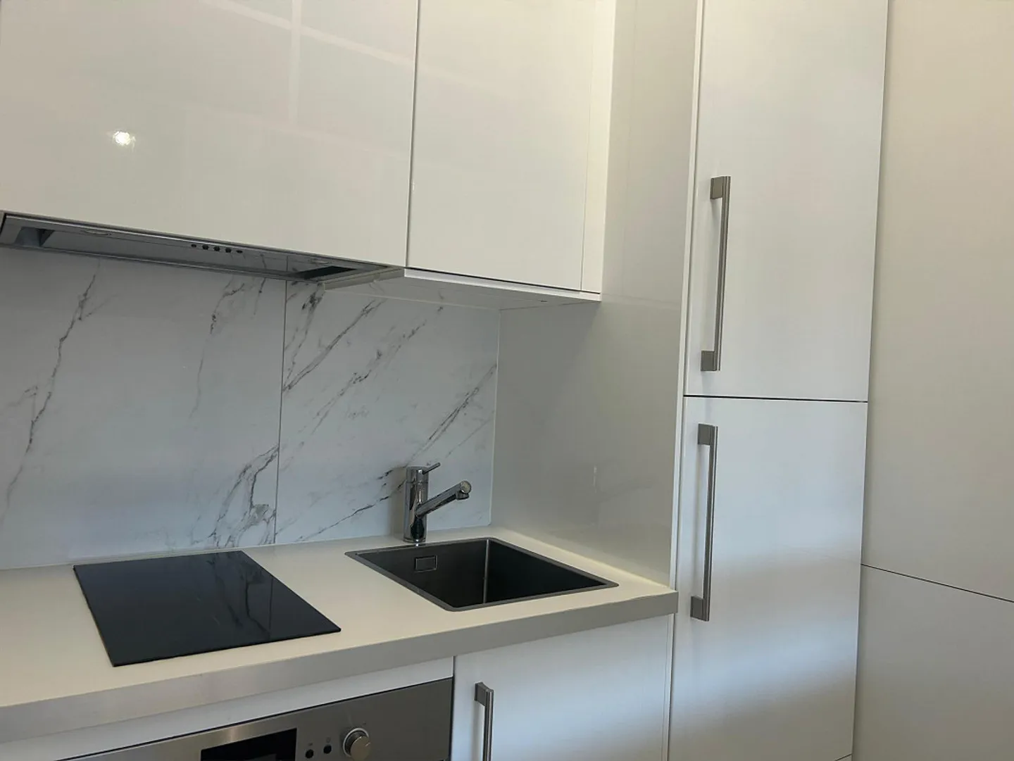 Bright studio on the 4th floor in the city center - Photo 9 of 9