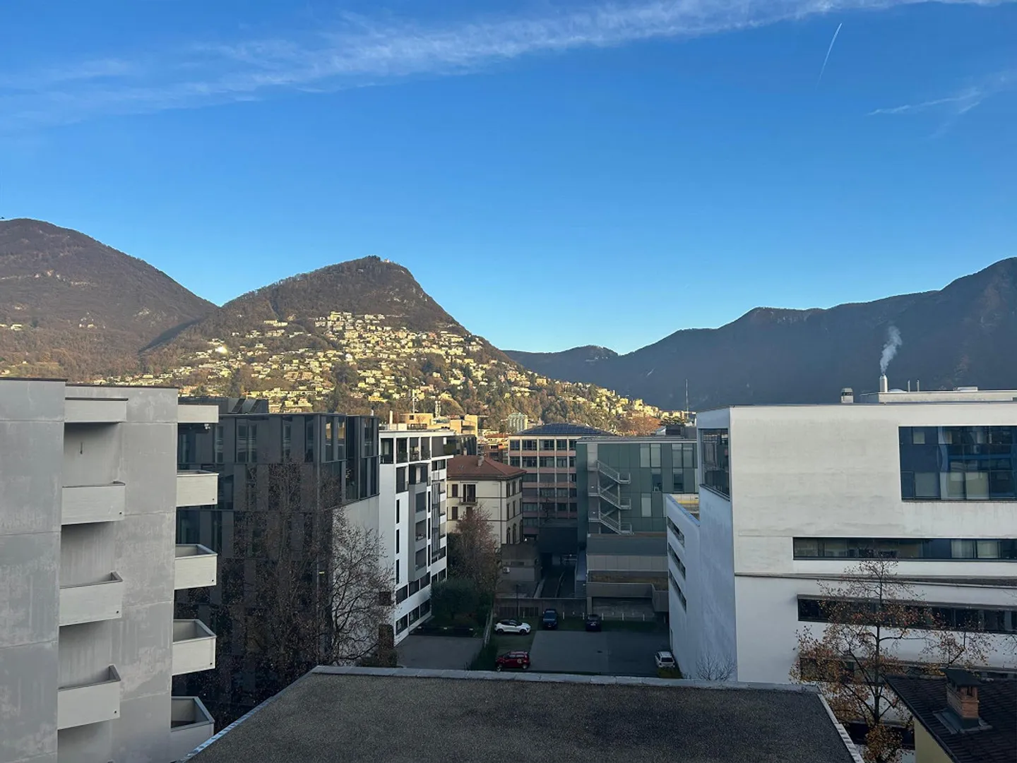 Bright studio on the 4th floor in the city center - Photo 7 of 9