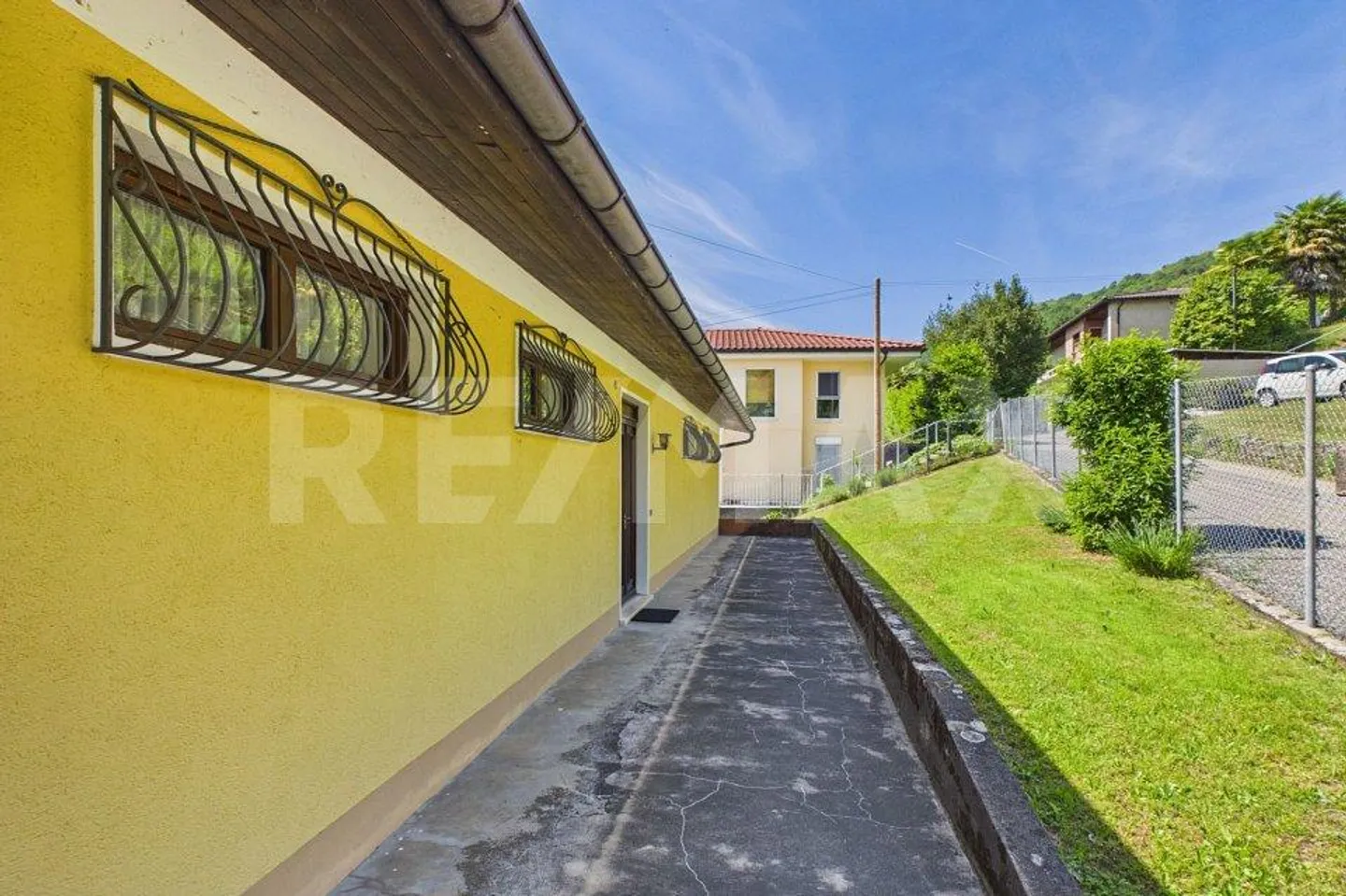 Zu verkaufen in Sessa: Freistehendes Haus mit großem Baugrundstück - Foto 3 von 13