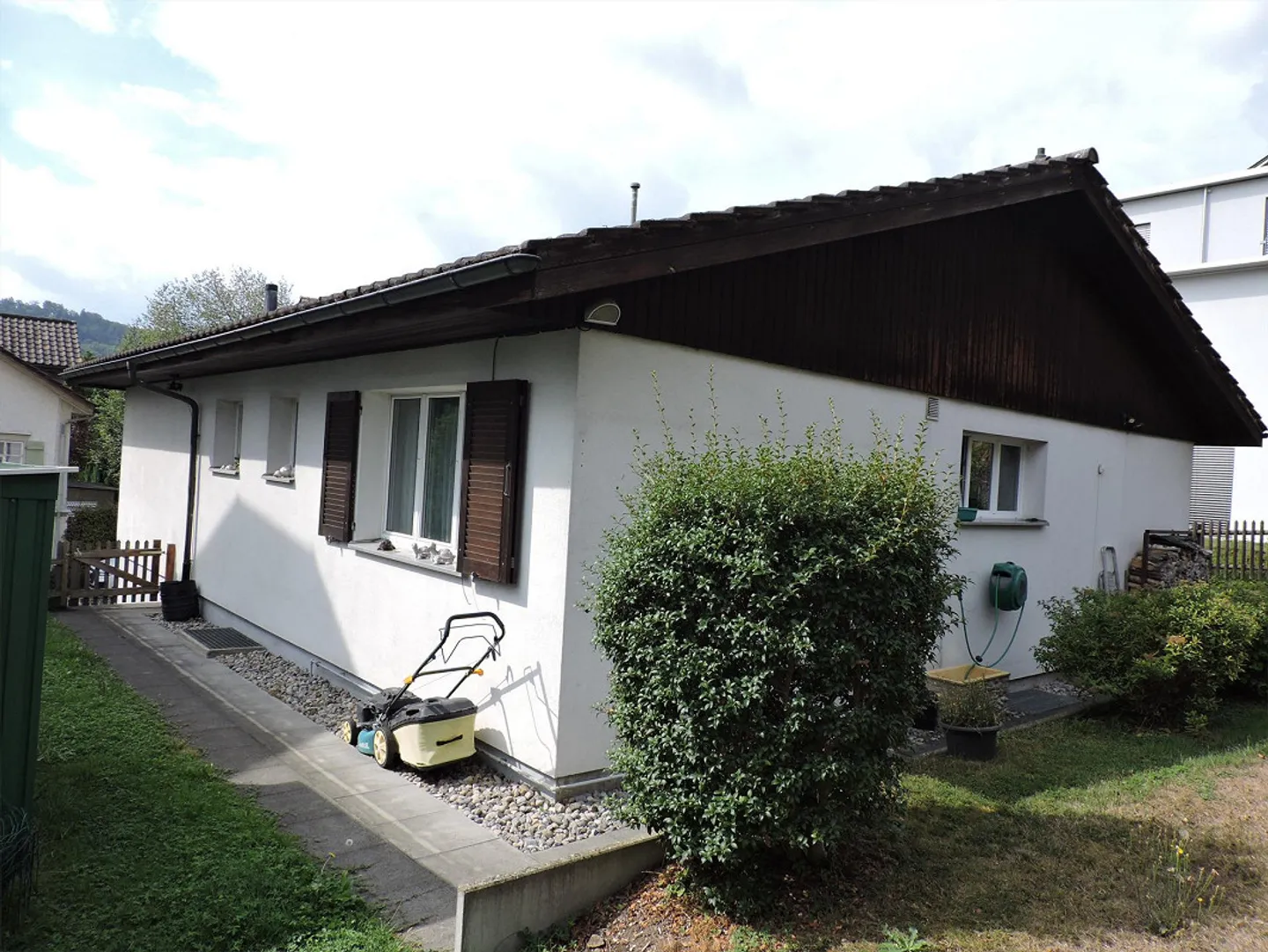 6 Room Single Family House - Photo 4 of 17