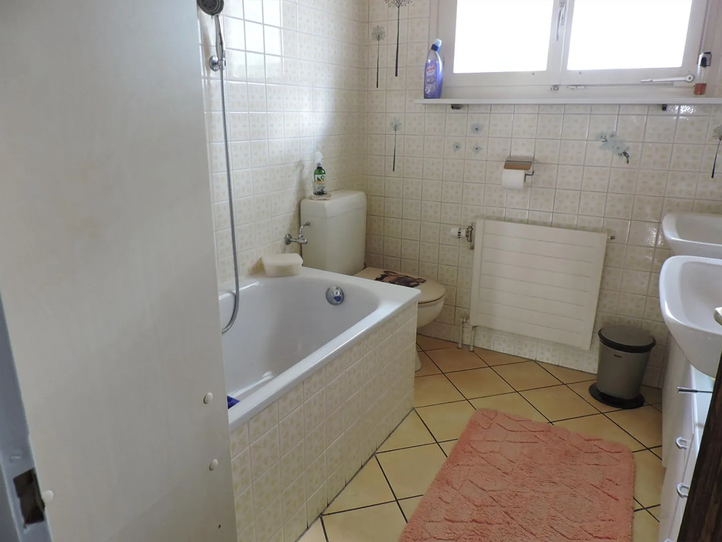 6 Room Single Family House - Photo 7 of 17