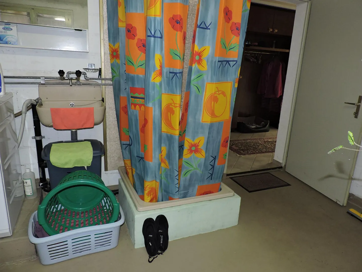 6 Room Single Family House - Photo 13 of 17
