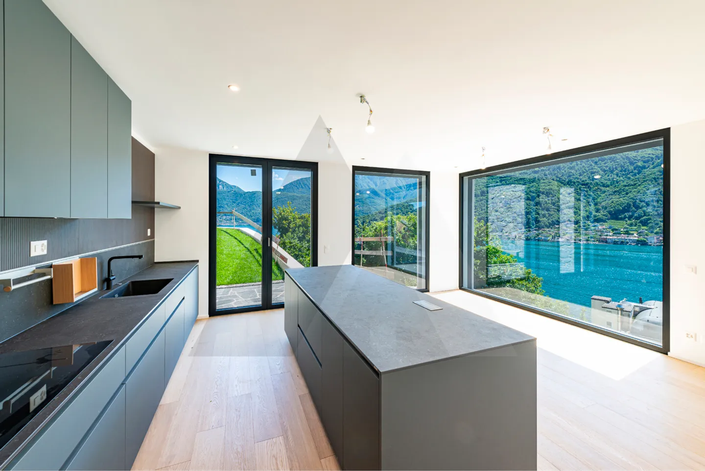 Moderne Villa mit Seeblick - Foto 7 von 15