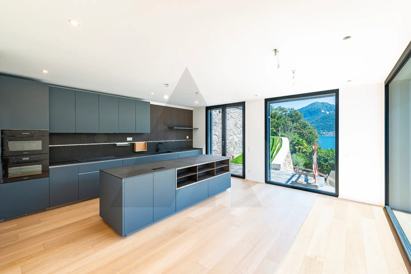 Moderne Villa mit Seeblick - Foto 8 von 15