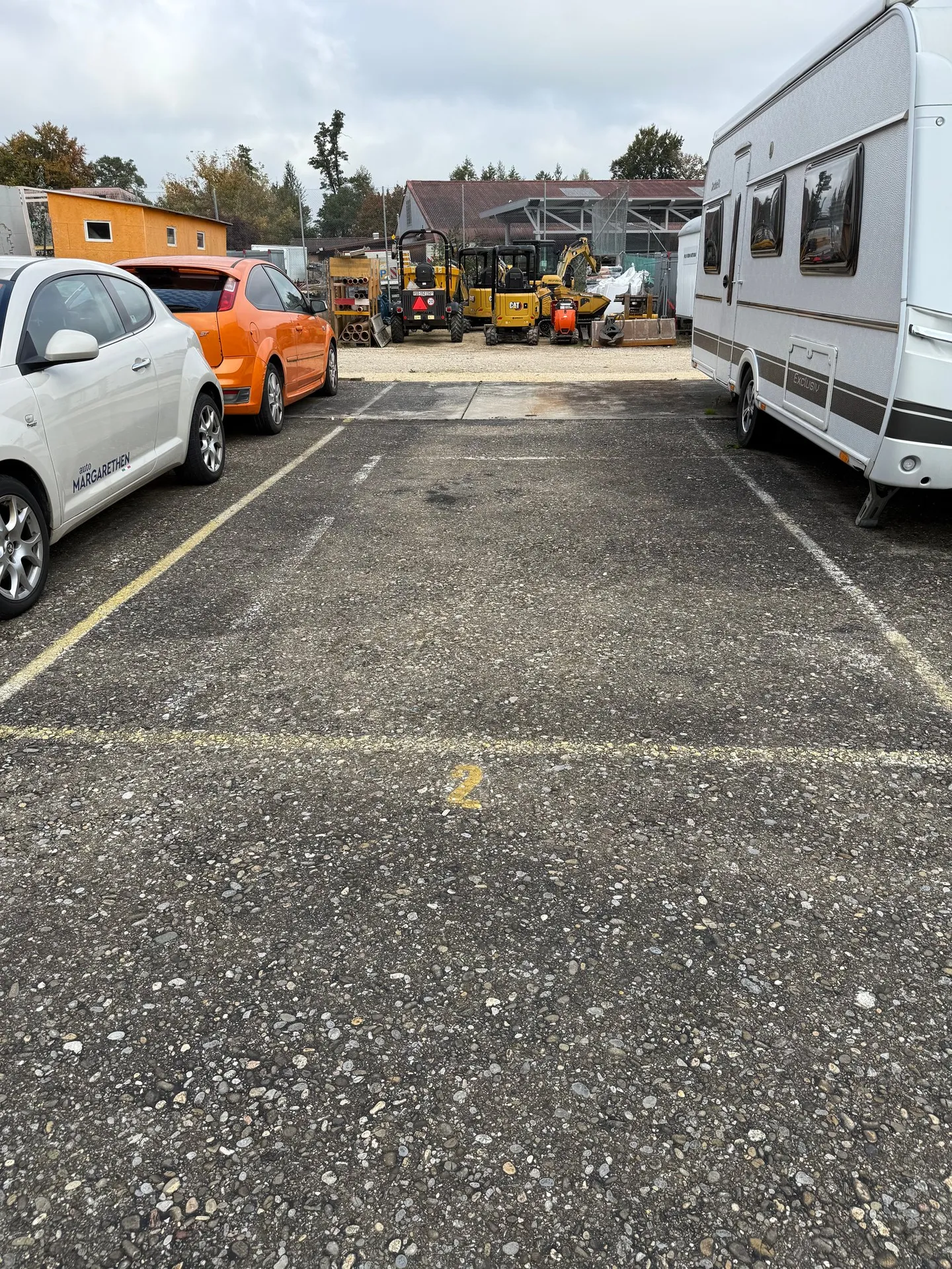 Grosser Parkplatz an der Hauptstrasse 38 in Bättwil zu vermieten - Foto 1 von 1