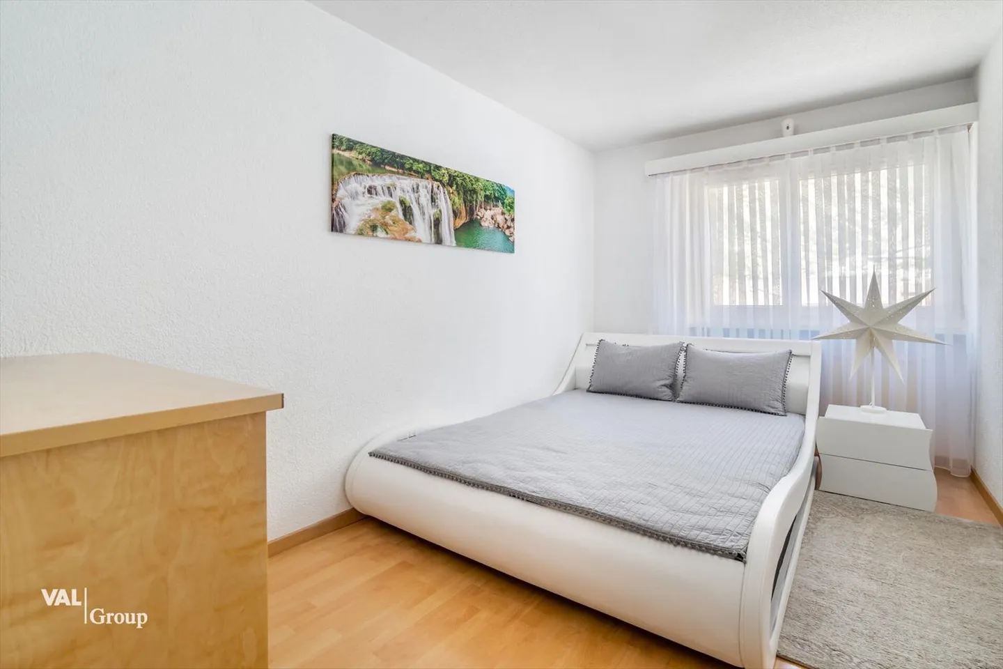 Appartamento soleggiato di 4,5 locali con due garage in una posizione tranquilla a Steg - Foto 6 di 13