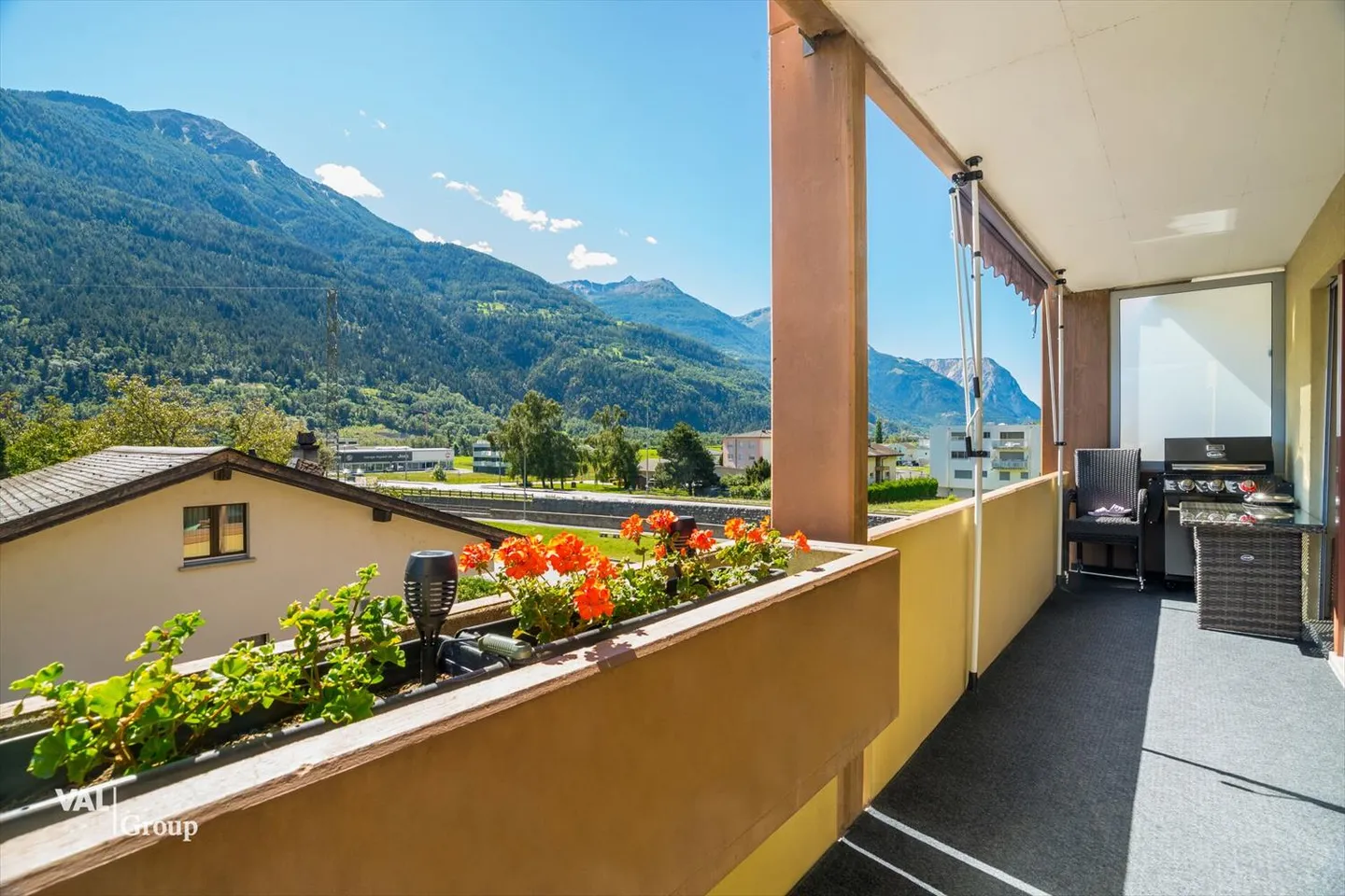 Appartamento soleggiato di 4,5 locali con due garage in una posizione tranquilla a Steg - Foto 10 di 13