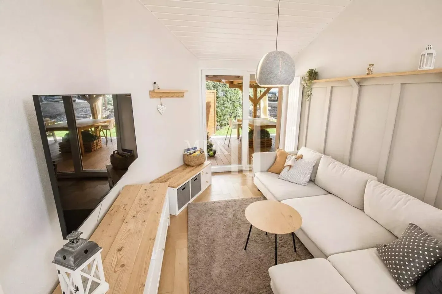 Charming renovated house with a view of Lake Geneva - Photo 3 of 13