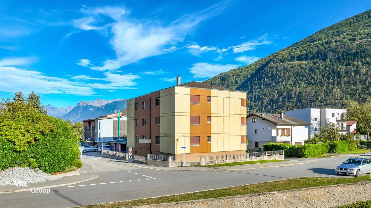 Appartamento soleggiato di 4,5 locali con due garage in una posizione tranquilla a Steg - Foto 12 di 13
