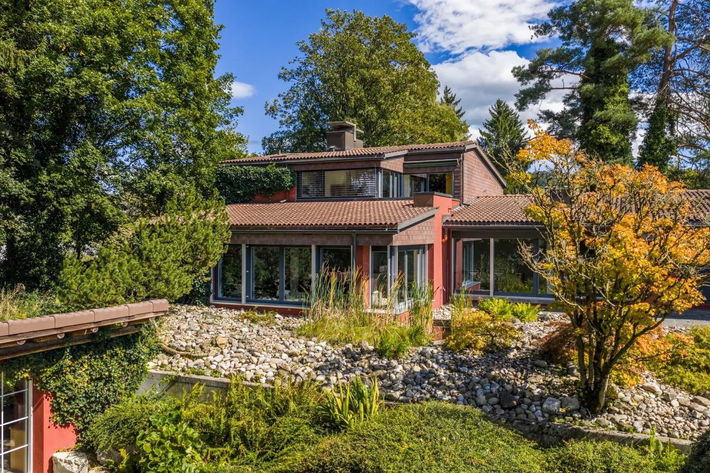 Between Zug and Zurich: Villa for free spirits and life artists on 10,000 m² - Photo 13 of 19