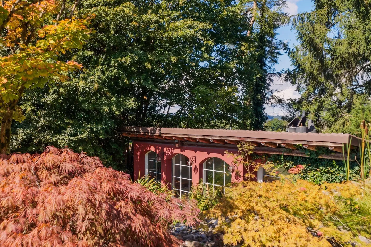 Between Zug and Zurich: Villa for free spirits and life artists on 10,000 m² - Photo 15 of 19